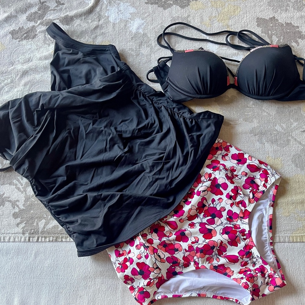Lands' End Black Tankini swim top, floral Tommy Hilfiger bottom w/ add’l  VS top